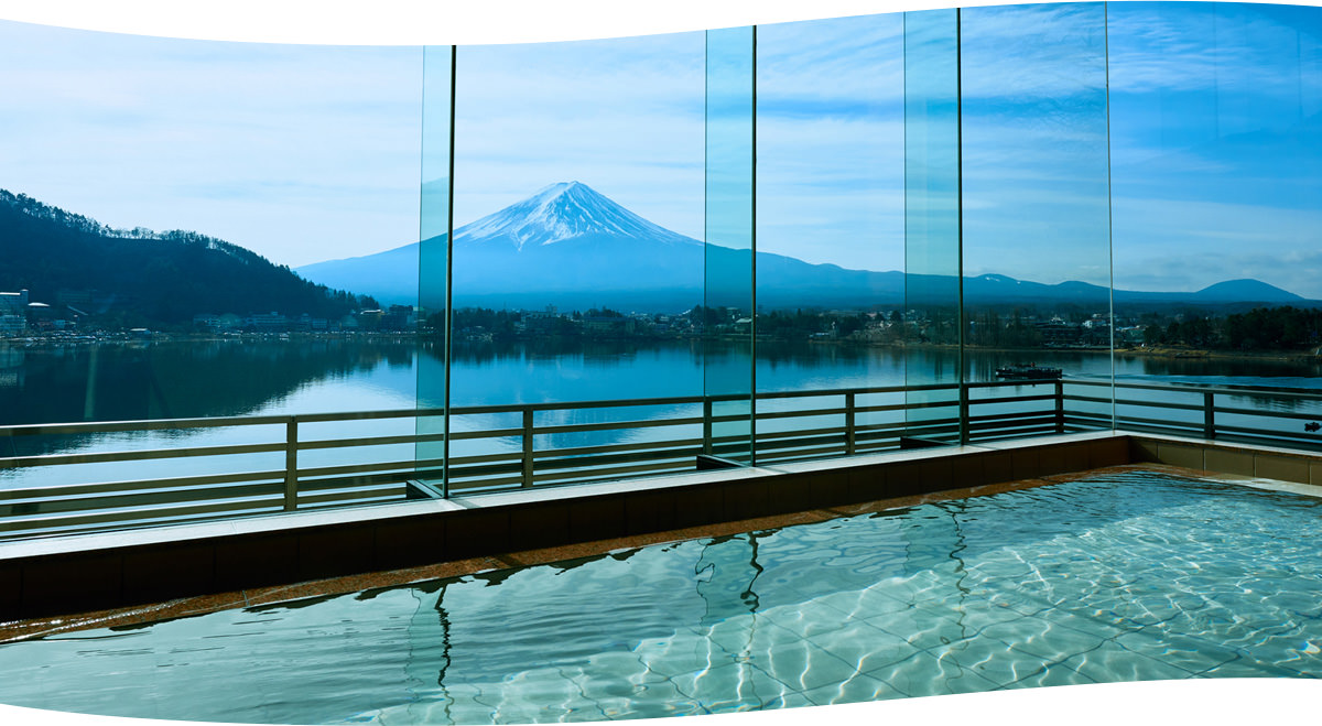富士山と河口湖を眺める温泉